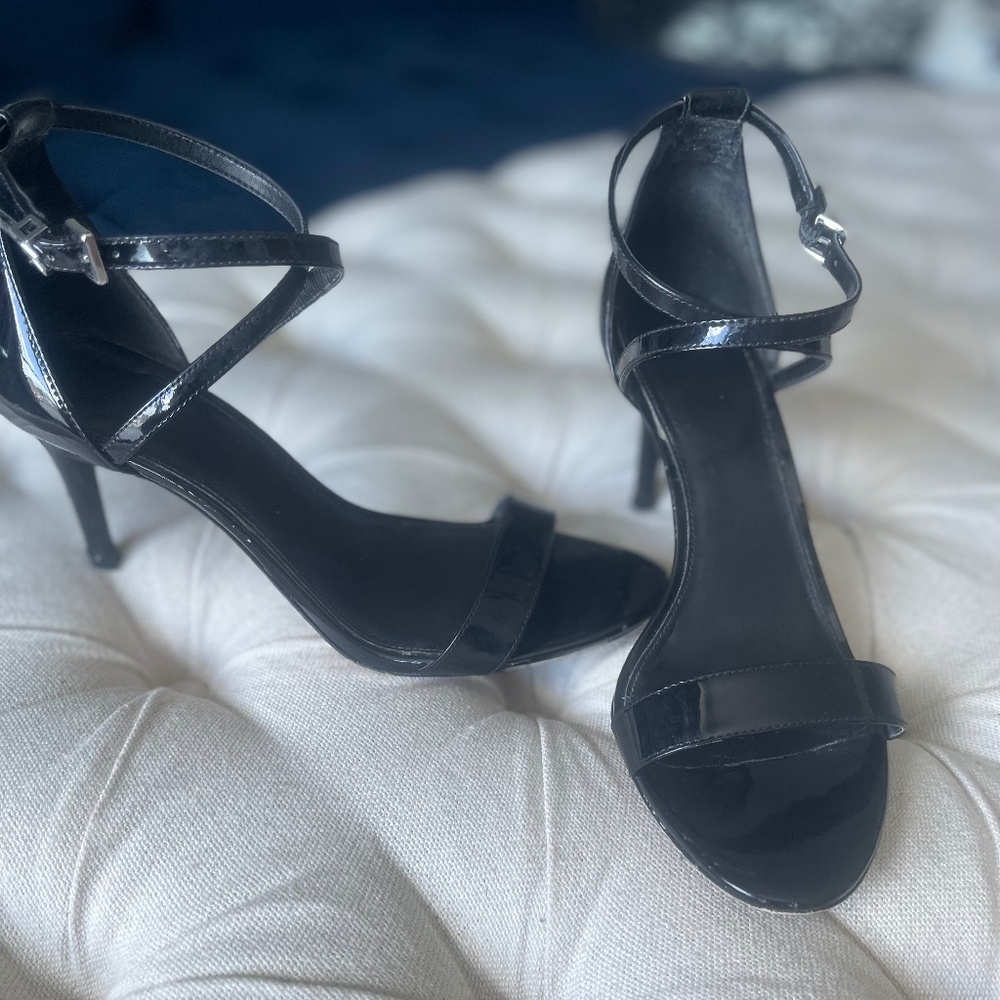 Auth. Michael Kors Strappy High Heel Sandals Black Patent sz. 7.5 US